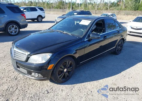 2011 Mercedes-Benz C 300 Luxury 4Matic/Sport 4Matic z USA, uszkodzony, nr VIN WDDGF8BB3BR162462